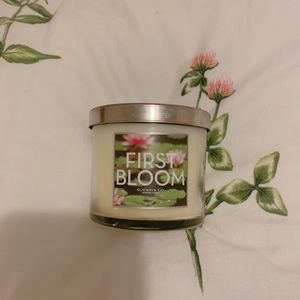 ⭐️ small first blossom candle